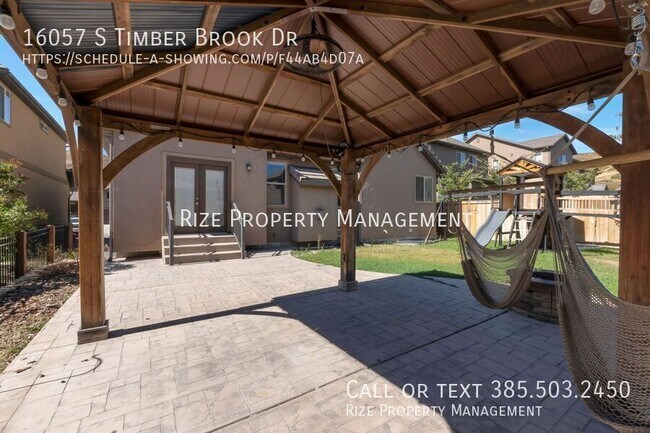 Foto del edificio - 16057 Timber Brook Dr E