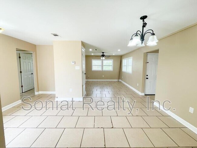 Building Photo - 4921 Kendall Dr
