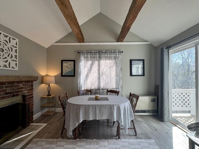 Building Photo - 25 Lawrence St