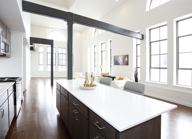 3HAB/2BA -1,677 ft² - The Pythian Apartments