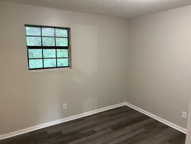 Building Photo - 2558 Green Oaks Ct SE