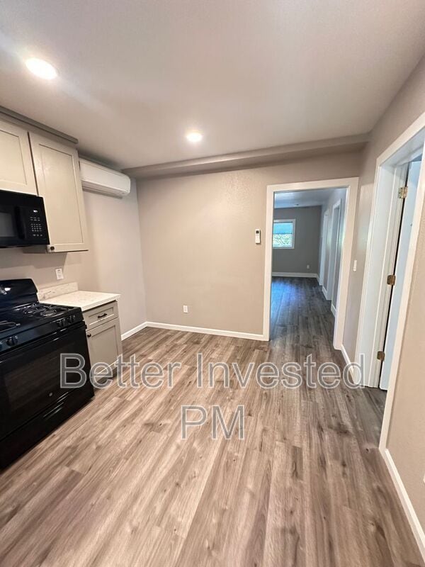 Foto del edificio - 680 N State St