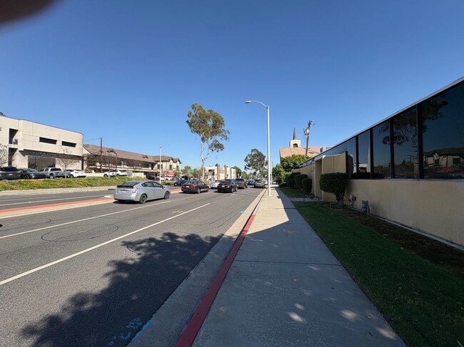 Foto del edificio - 1817 W Beverly Blvd