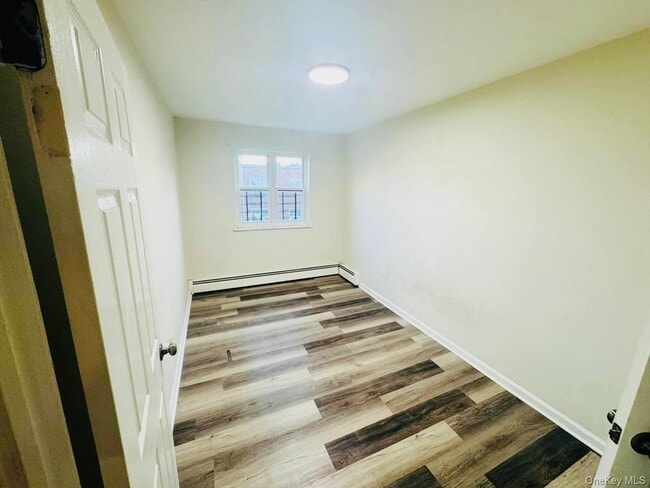 Foto del edificio - 762 E 211th St