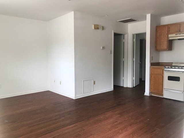 Foto del edificio - Bryan - 1 bedroom / 1 bath / 4plex