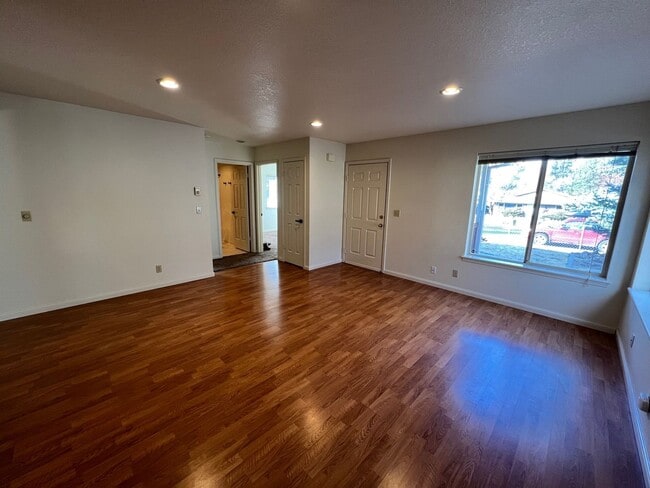 Building Photo - Three Bedroom House on Bend's West Side with RV Parking