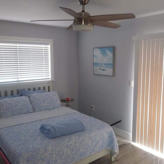 Building Photo - 425 Mahogany Ave