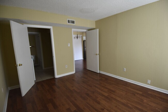 Foto del edificio - 6747 Quail Hollow Ct