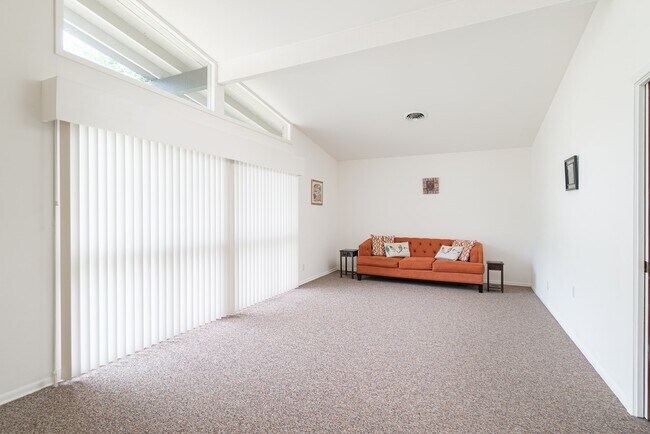 Building Photo - 3811 Ridgeline Dr