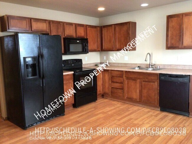 Foto del edificio - Spacious Updated 3 Bdr 2.5 bath in Yelm av...