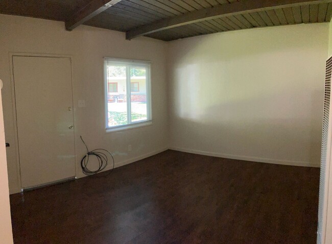 Building Photo - 1142 Stoddard Ave