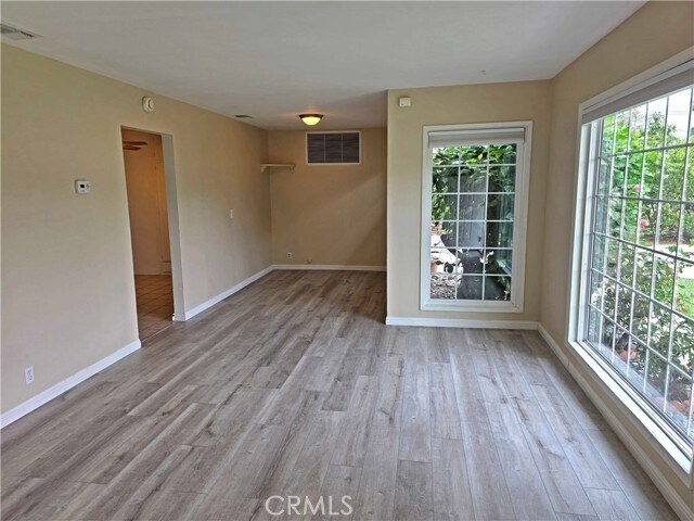 Building Photo - 905 S Dodsworth Ave