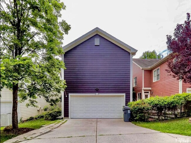 Foto del edificio - Room in Single Family Home on Legendary Ln
