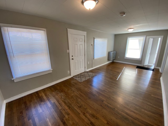 Living/Dining Room w/ Heat - 105 N Public Rd