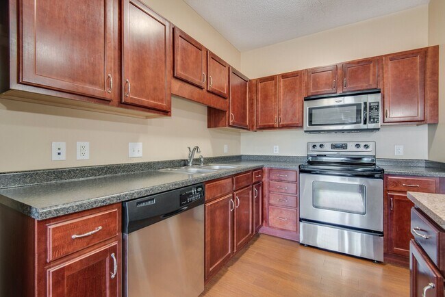 Foto del edificio - Oaks Glen Lake Apartments
