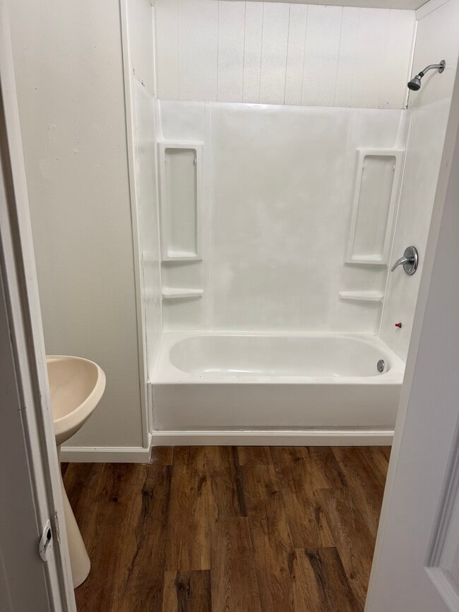 Building Photo - 517 3rd St