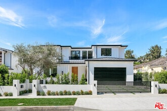 Building Photo - 211 Veteran Ave