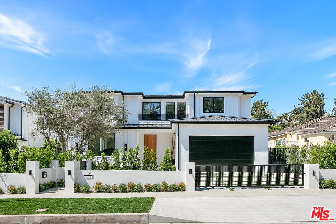 Primary Photo - 211 Veteran Ave