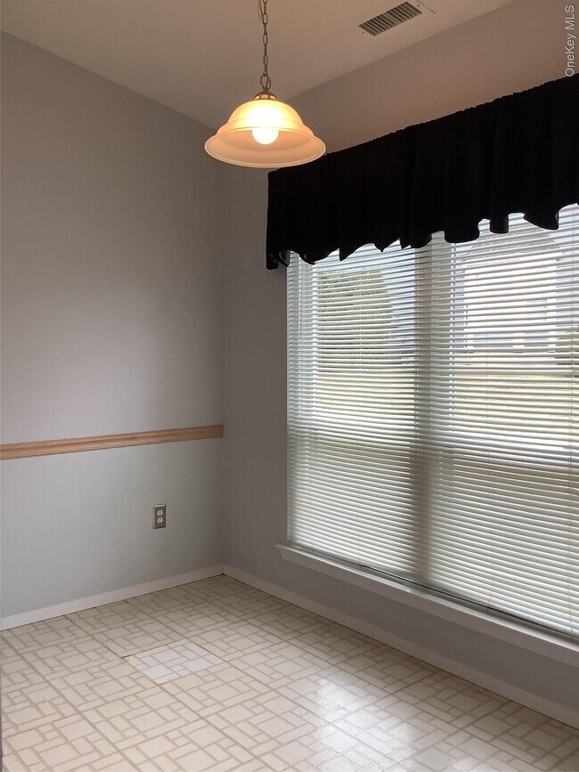 Foto del edificio - 825 Spring Lake Dr