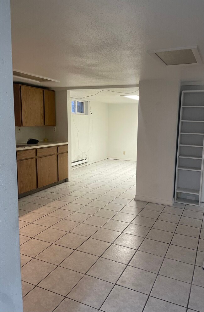 Building Photo - 412 15th Ave S