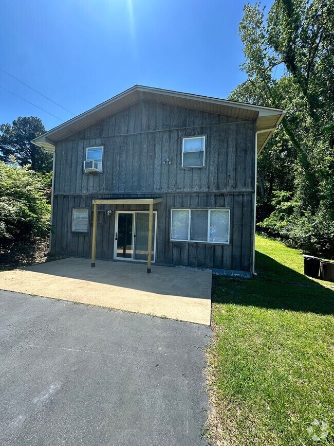 Building Photo - 628 E Jennings Rd