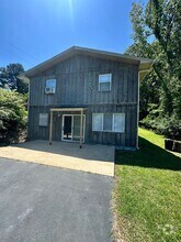 Building Photo - 628 E Jennings Rd