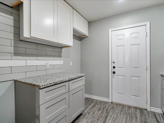 Foto del edificio - 5117 Lavender St