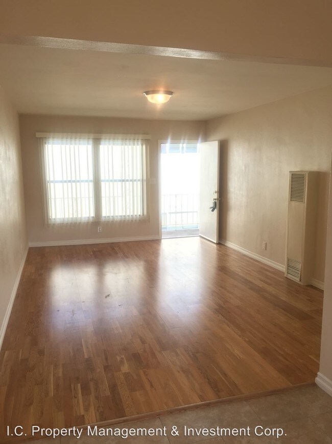 Building Photo - 9074 Huntington Dr