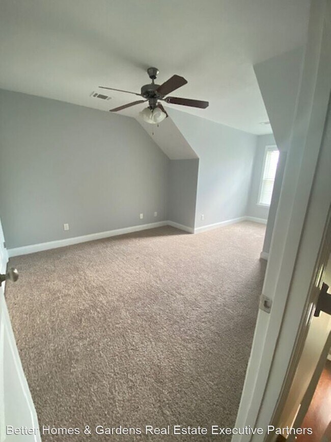Building Photo - 3 br, 2.5 bath House - 301 Buxton Ln - BHGEP