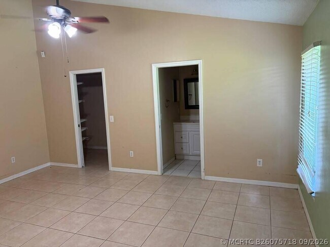 Foto del edificio - 3166 SW Dimattia St