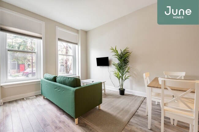 Foto del edificio - ROOM ONLY in 3-bed/2.0-bath Home