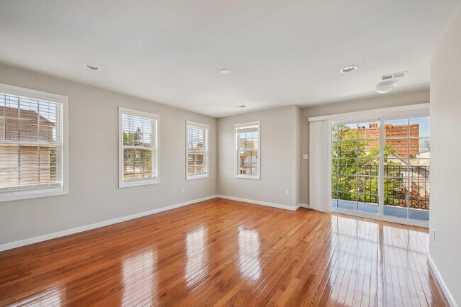 Building Photo - 314 Avenue B