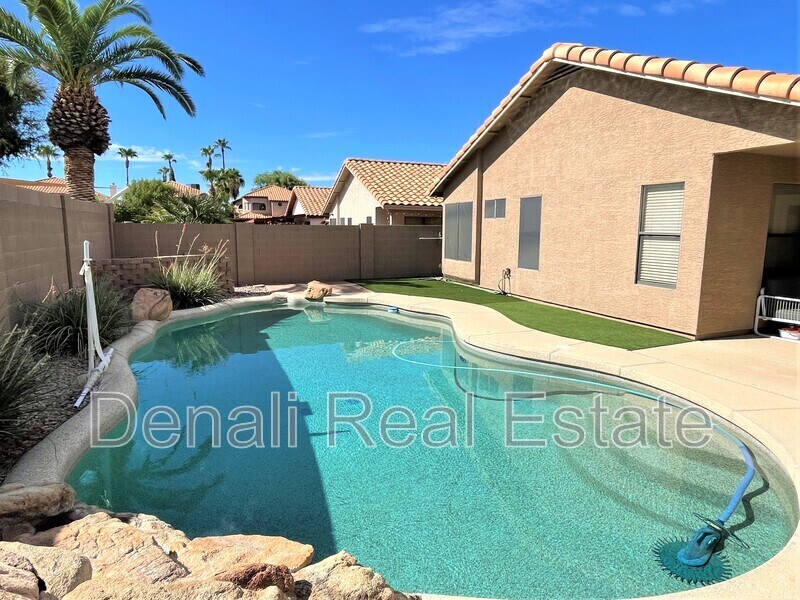 Primary Photo - 16635 N 59th St