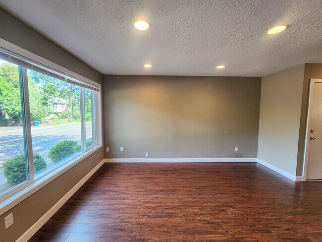 Building Photo - 4232-4232 SE Cesar Estrada Chavez Blvd