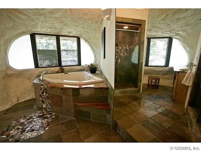 Building Photo - 142 Park Rd