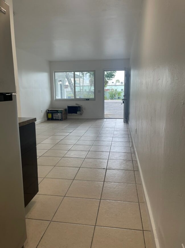 Building Photo - 512 NE 166th St