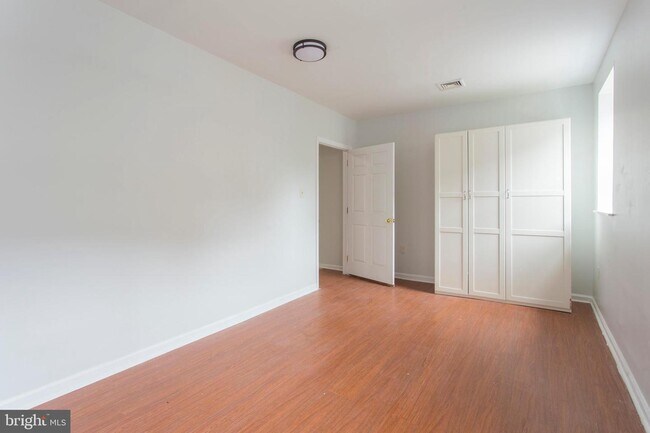 Building Photo - 418 N 41st St