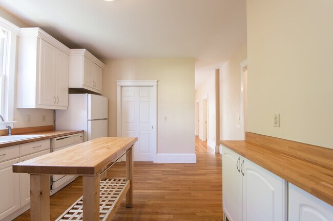 Center island comes with the rental - 17 Lincoln St