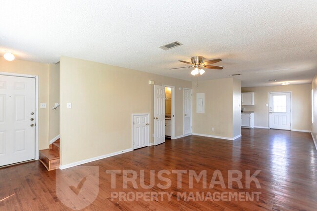 Foto del edificio - 3103 Courtney Ln