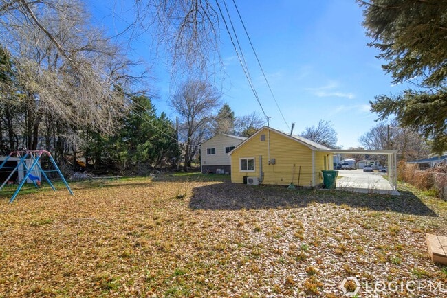 Building Photo - 1238 Oak St