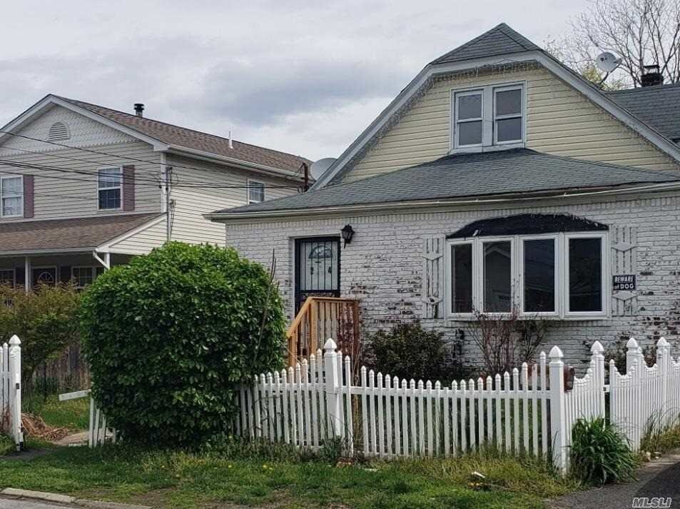 24 4th Ave, Huntington Station, NY 11746 House Rental in Huntington