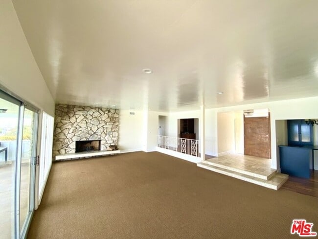 Building Photo - 13741 1/4 Mulholland Dr