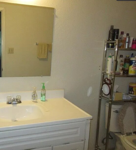 Foto del edificio - 2200 E Trinity Mls Rd