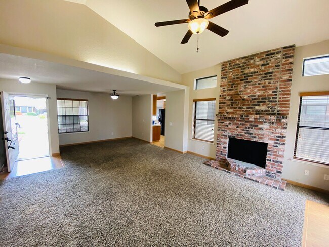Building Photo - Lovely Galt Home!