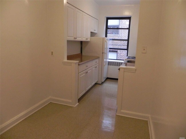 Building Photo - 46 Schenck Ave