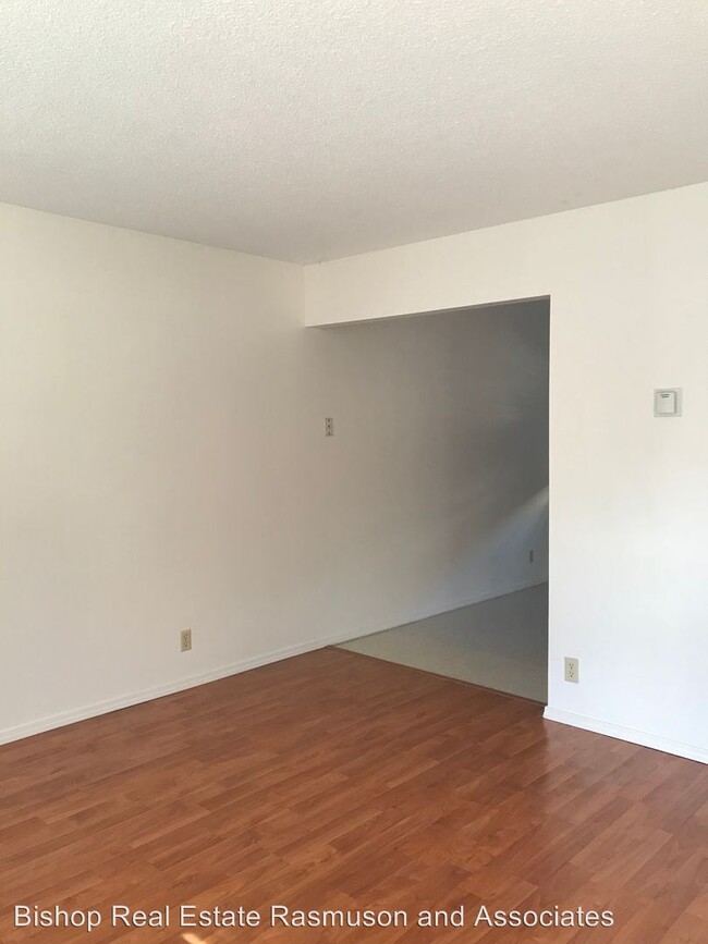 Building Photo - 287 E Elm St