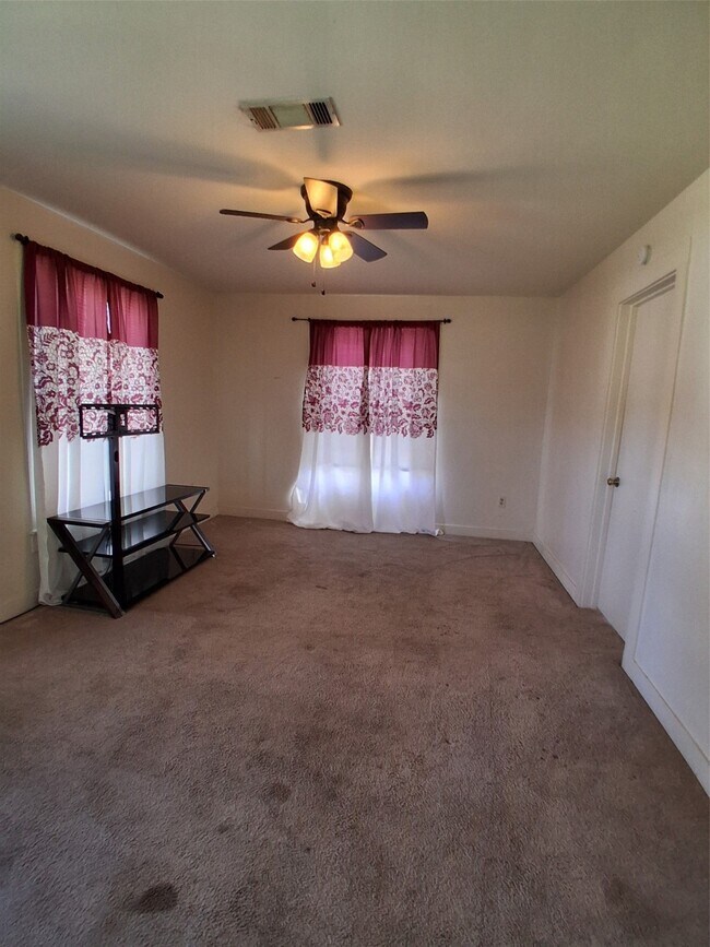 Foto del edificio - 204 Holderrieth Blvd