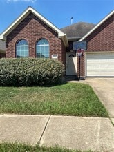 Building Photo - 1930 Shady Oaks Ct