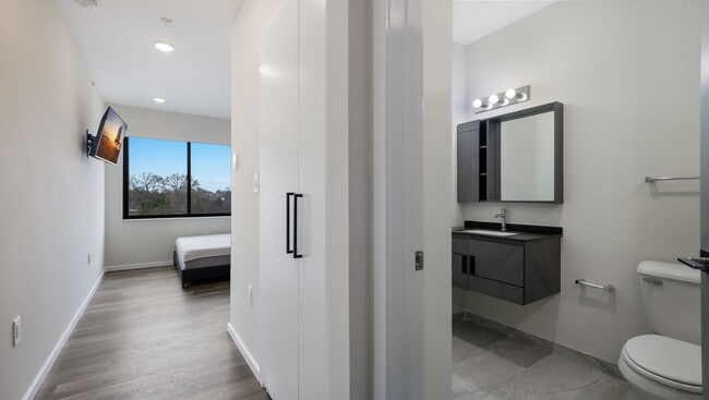 Interior Photo - 44West