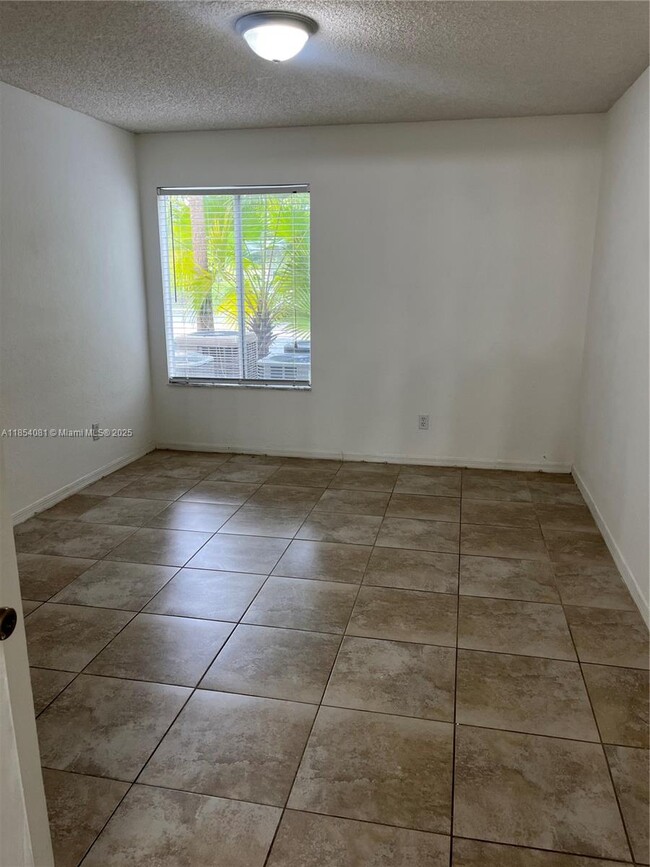 Building Photo - 437 Vista Isles Dr